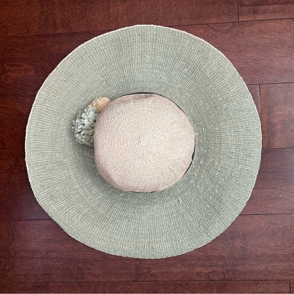 C.C 100% Paper Wide Brim TwoToned Hat, Raffia Flowers on Gray Band Cream & Green - Picture 5 of 12